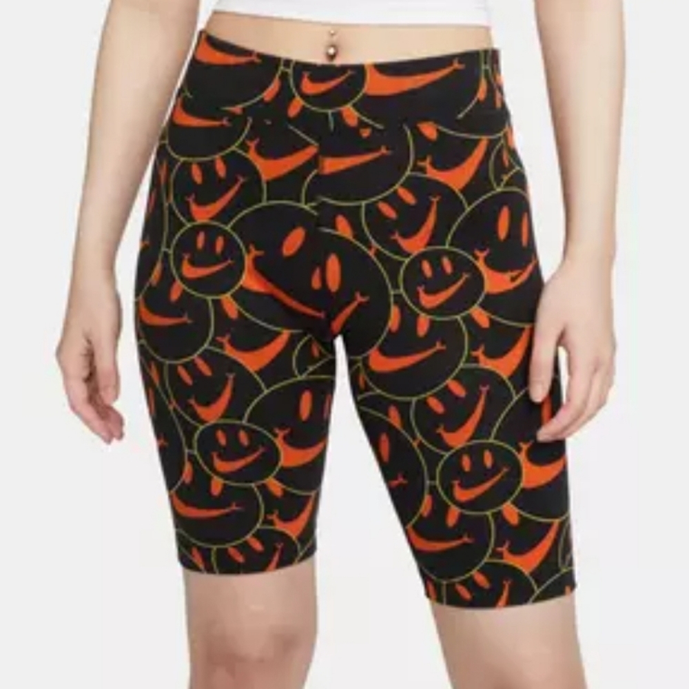 Nike Women's Sportswear Smile Essential Bike Shorts-Black/Orange Large